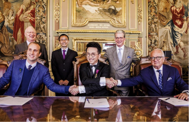 莱绅通灵董事长兼CEO沈东军与Leysen家族第五代及第六代传人，在布鲁塞尔市政厅签署战略投资协议